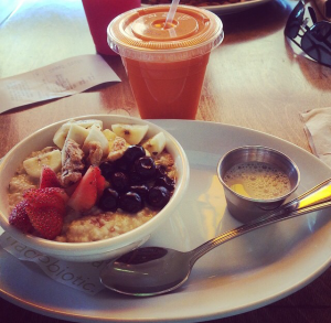La Brea M's Cafe Macrobiotic Cuisine Organic Oatmeal Toasted Flaxseed Fruit