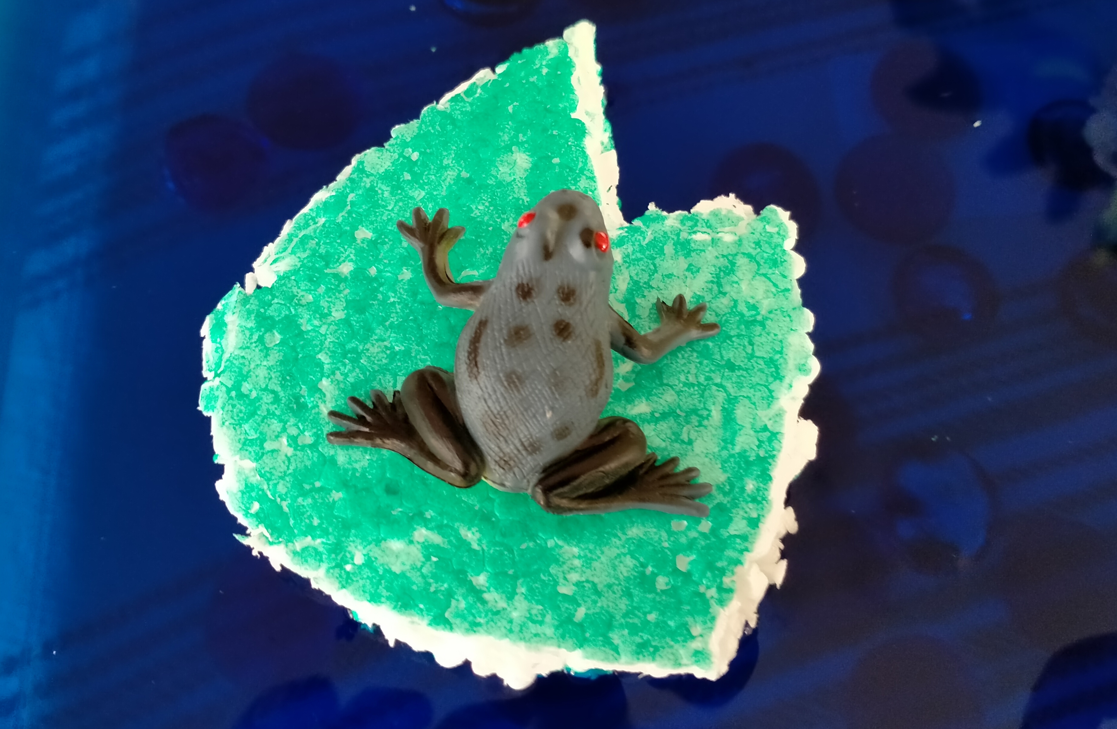 ‘Frog World’ – Sensory Play Activity for Toddlers!